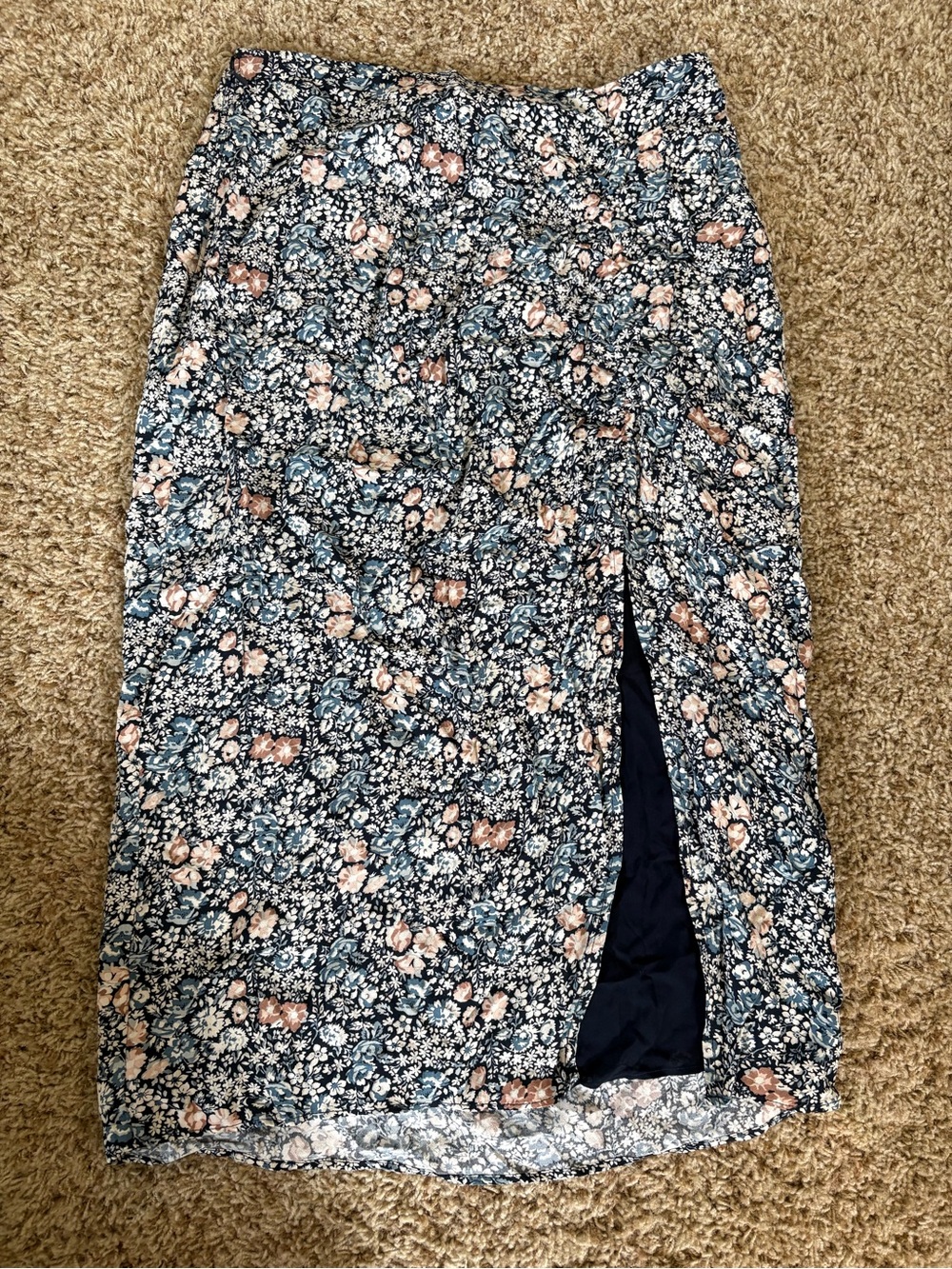 NWOT Abercrombie & Fitch size medium Navy Floral Midi Skirt with Slit